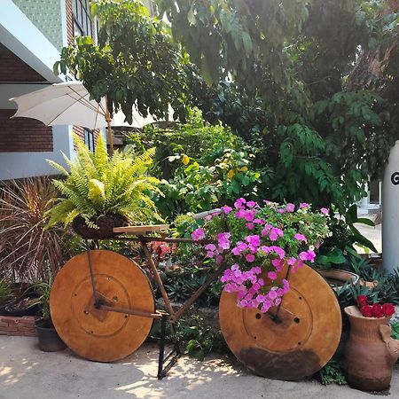 Aparthotel Oldy De Garden Chiang Mai Esterno foto